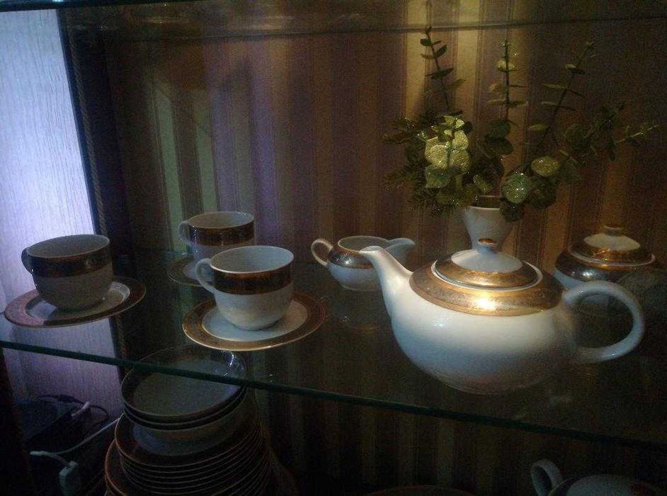 Сервизы чайный и столовый