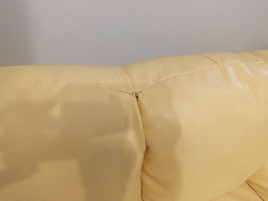 Разгъваем кожен диван с два фотьойла