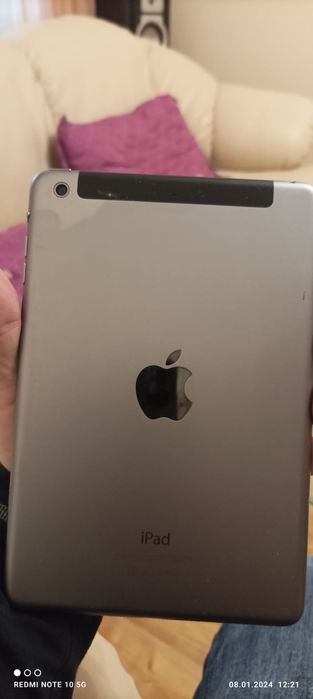 I pad mini 4 64GB металик светло сив отлично състояние! Орг.Протектор