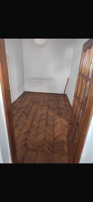 Închiriez casă în Calea Călărașilor ca spațiu pentru depozit