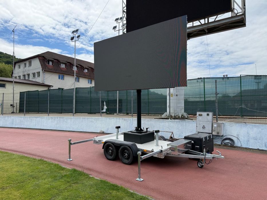 ECRAN LED  Remorca  4x3 m  cu ridicare electrica