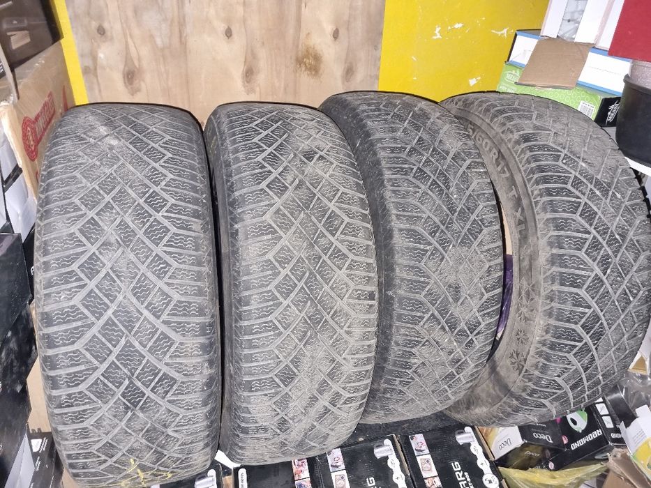 Continental VikingContact 7 215/60 R17