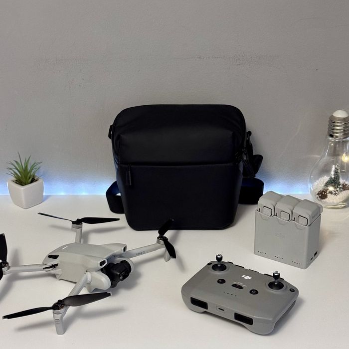 Drona DJI Mini 3 Fly More Combo | 3 baterii + Telecomanda + Geanta |