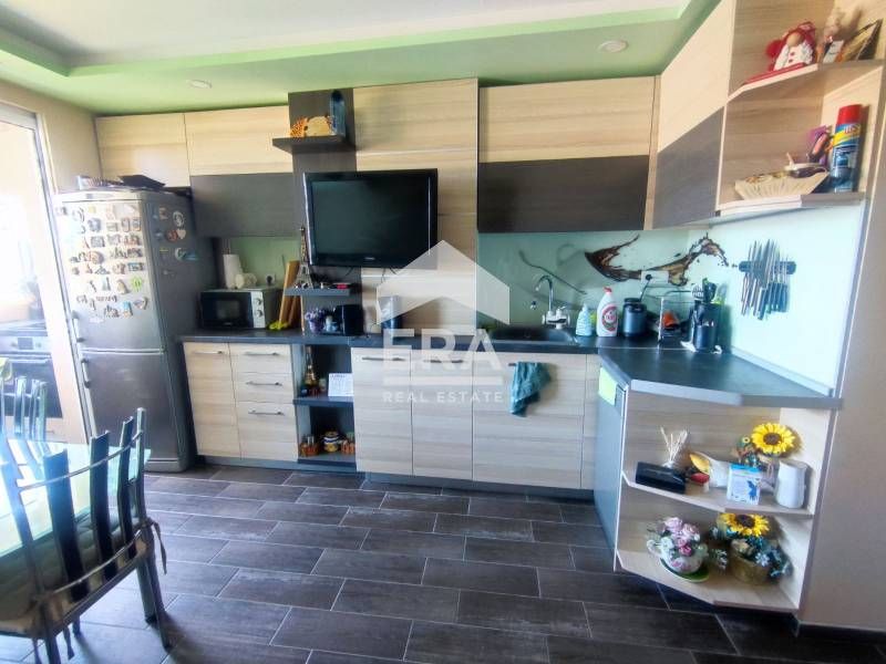 Страхотен обзаведен тристаен апартамент кв.Бадема