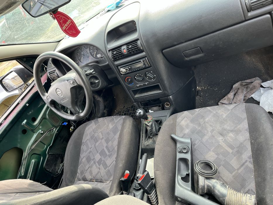 Piese Opel Astra G motor 1.6i benzina an 2003 bara fata far carlig
