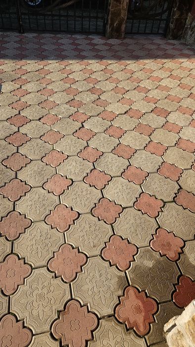 Pavaj în stare foarte bună