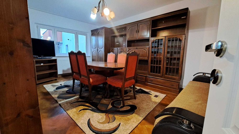 Dau in chirie apartament cu 4 camere in zona Plopilor Cluj Napoca