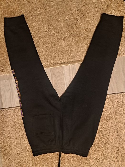 Pantaloni trening