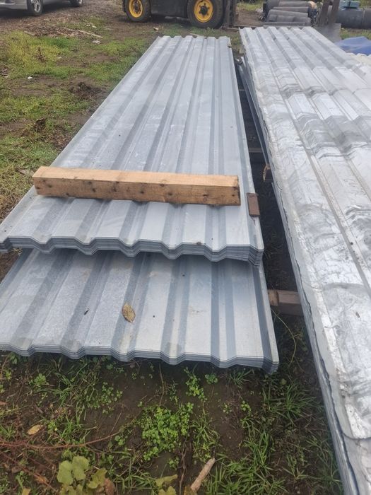 Vând tablă cutată h35 la 6,20tabla zincata 
4 metri lungime 
5 metri l