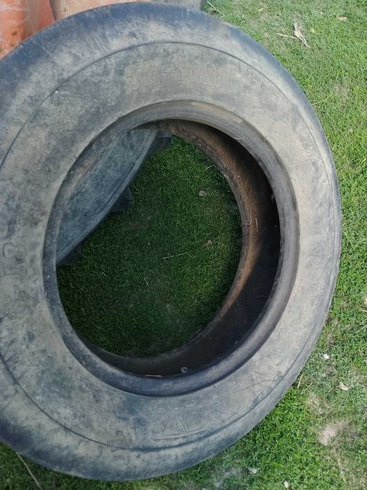 Cauciuc față tractor