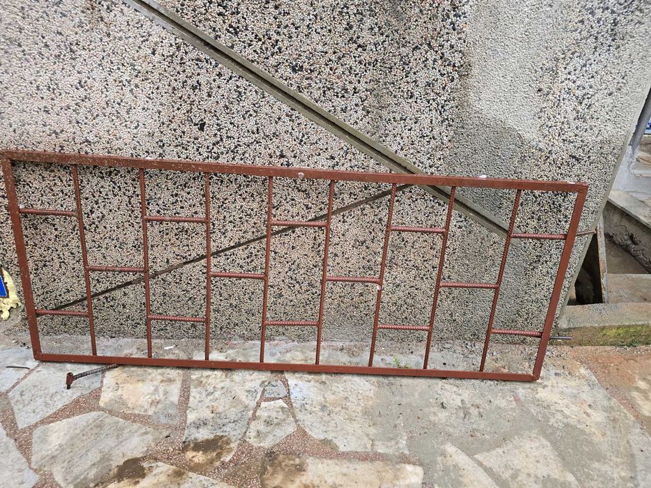 Решетки за прозорци за мазе и Железни парапети