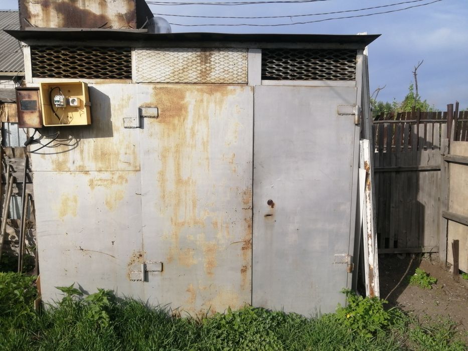 Продам железный шкаф 2 дверный!!