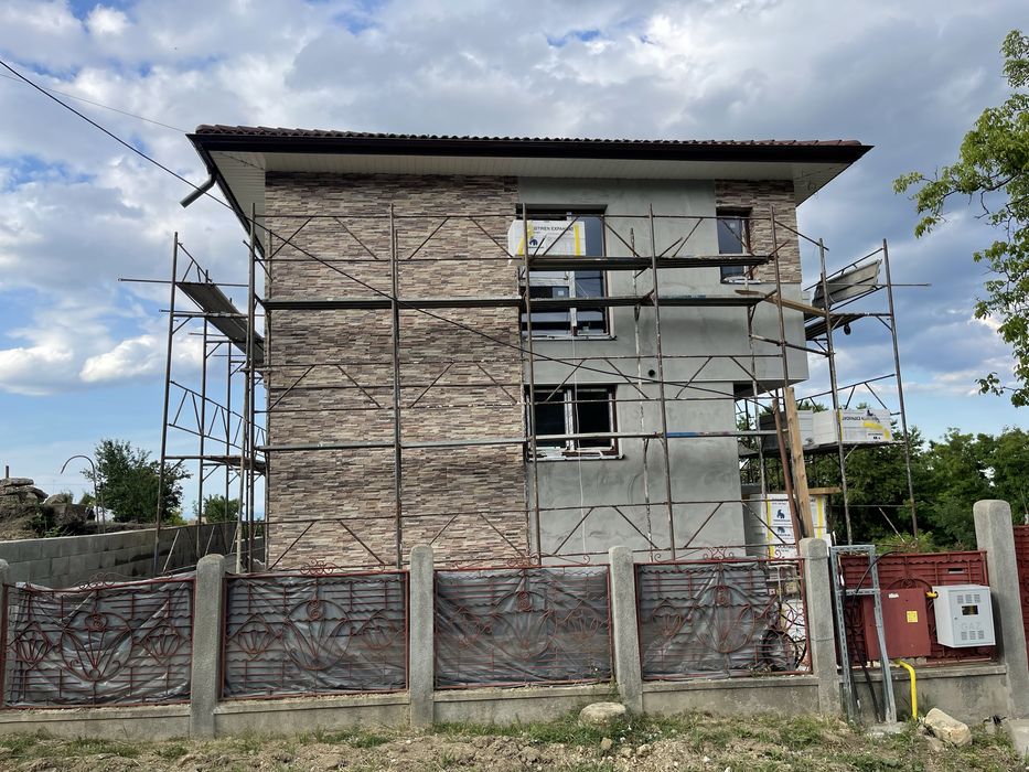 Inchiriez schele metalice