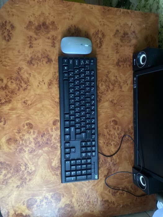 Монитор Колонки мышь и клавиатура