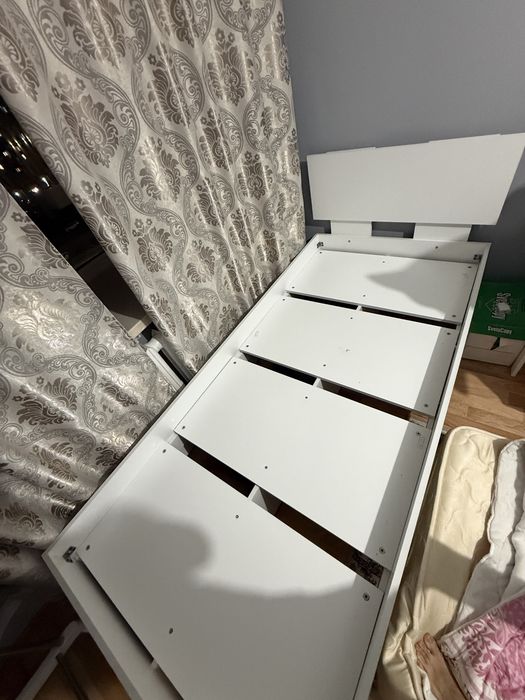 Продам кровать без матраса