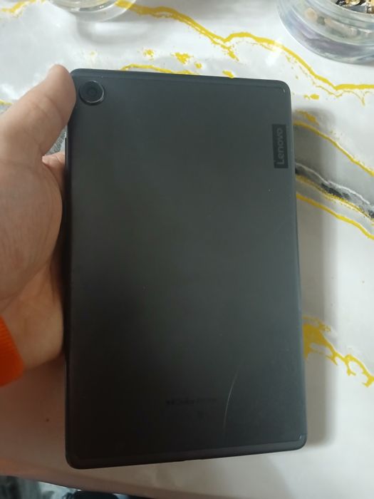 Vând tableta Lenovo