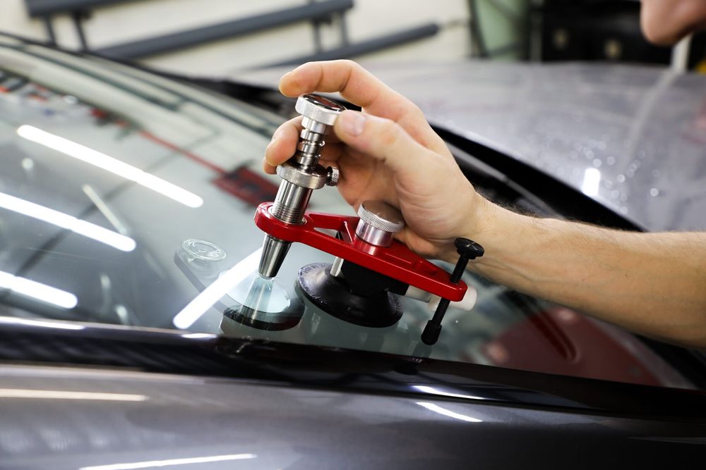Ремонт авто стекла. Ремонт сколов и трещин