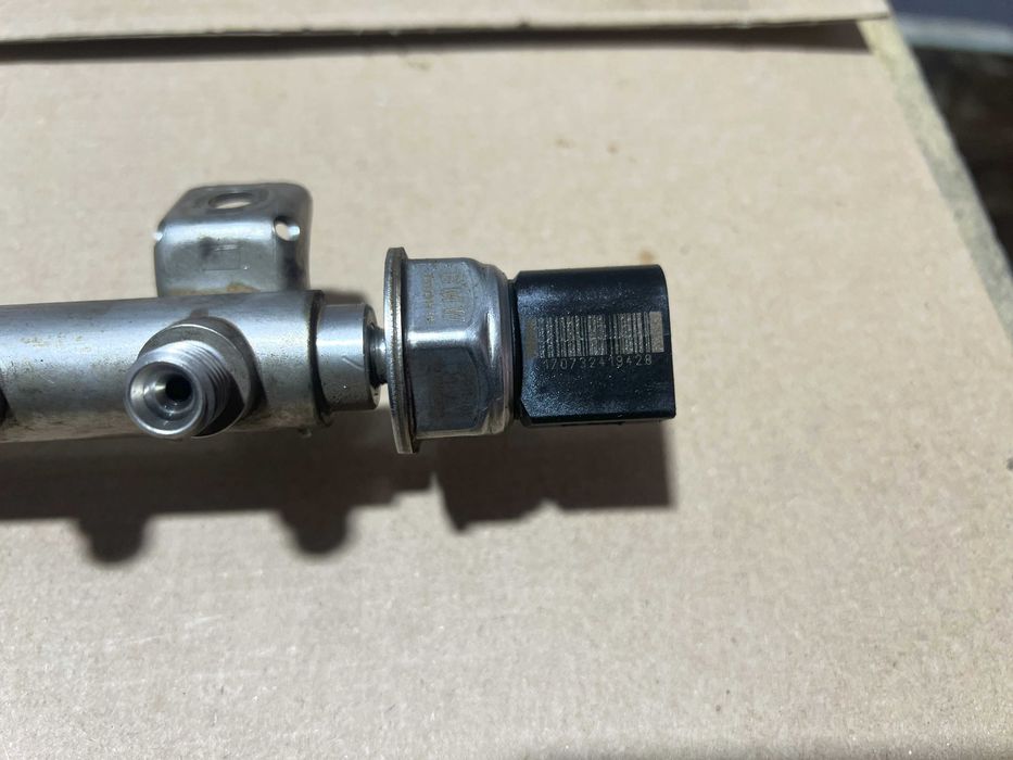 Rampa injectoare cu senzor presiune BMW Seria 1 E87 LCI 116i 90kW 122CP Cod motor N43B16A 2008 - Cod 7537319-05