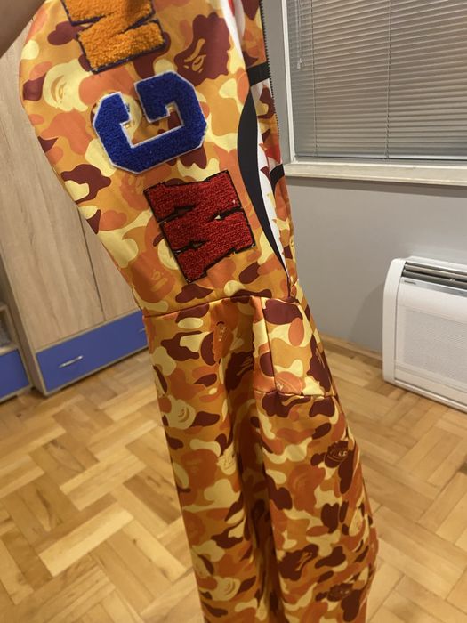 Продавам Суичър Bape Jacket
