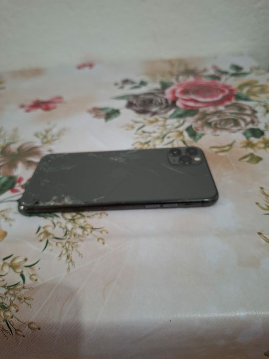 Vand sau schimb iphone 11 pro max si samsung a54