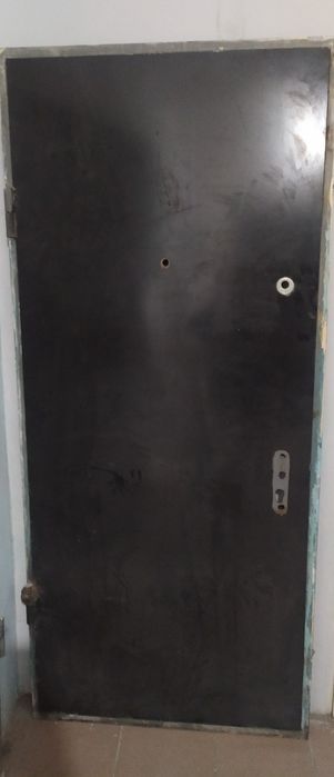 Temir eshik sotiladi