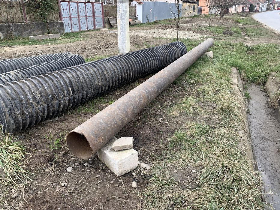 Vând țeavă metalică