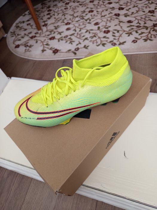 Ghete fotbal Nike Mercurial