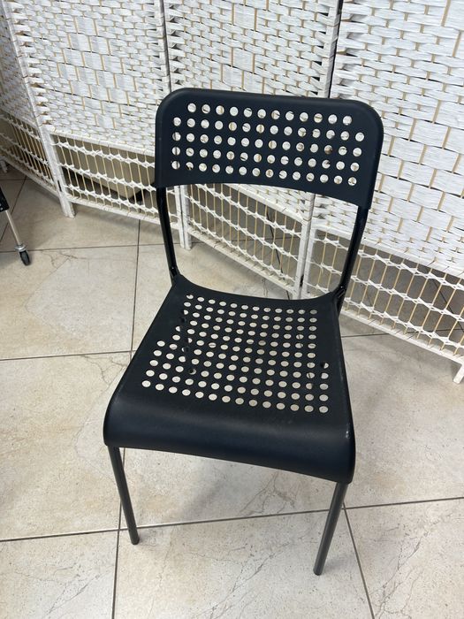 Продам 2 чёрных стула IKEA