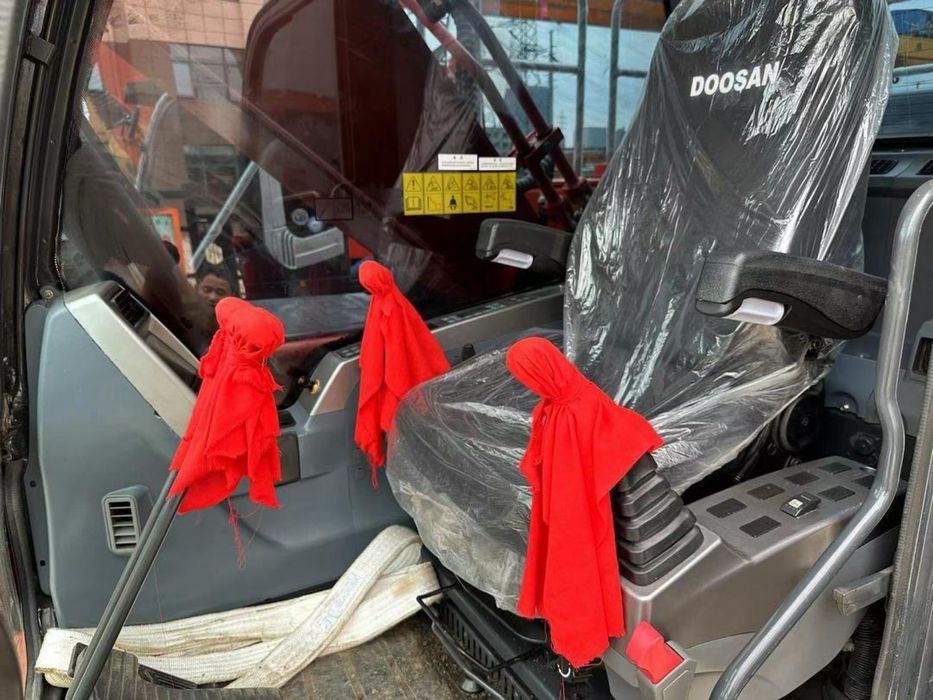 Эксковатор сотилади Doosan dx300lc