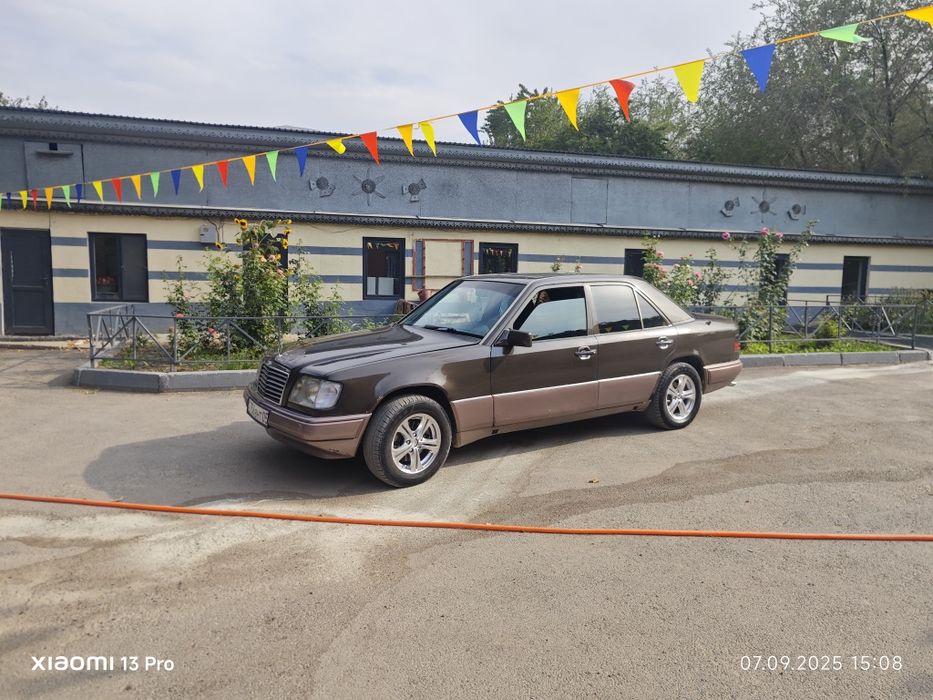 Mercedes benz w124 e220 2.2