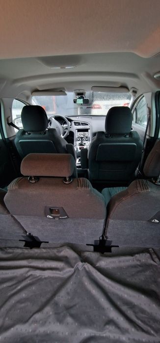 Peugeot 5008 ,an 2013,luna a12-a  motor 1,6 diesel,