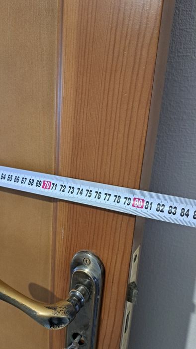 Продам двери дерево