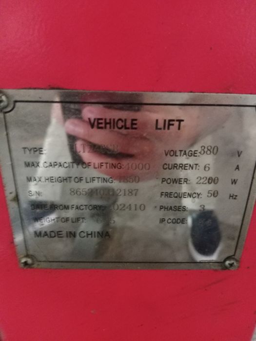 Moshina kutaradgan lift
