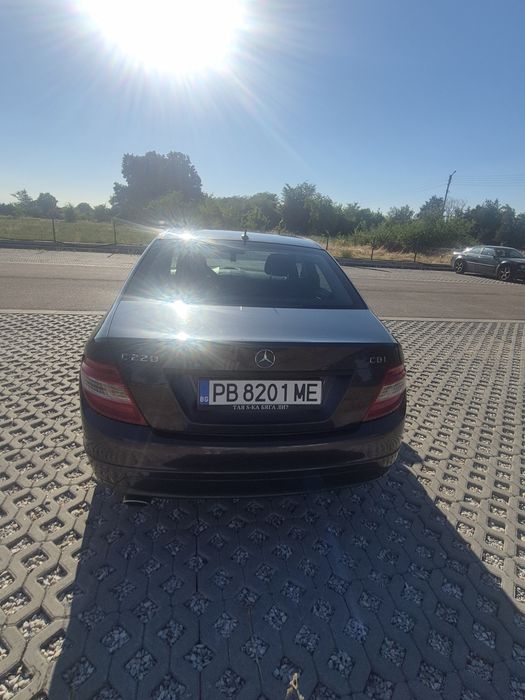 Продавам Мерцедес С220.