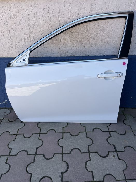 Тойота камри 50-55 двери дверь есик