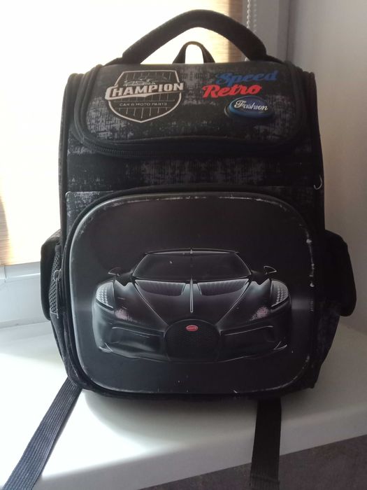 Рюкзак и теплая кофточка