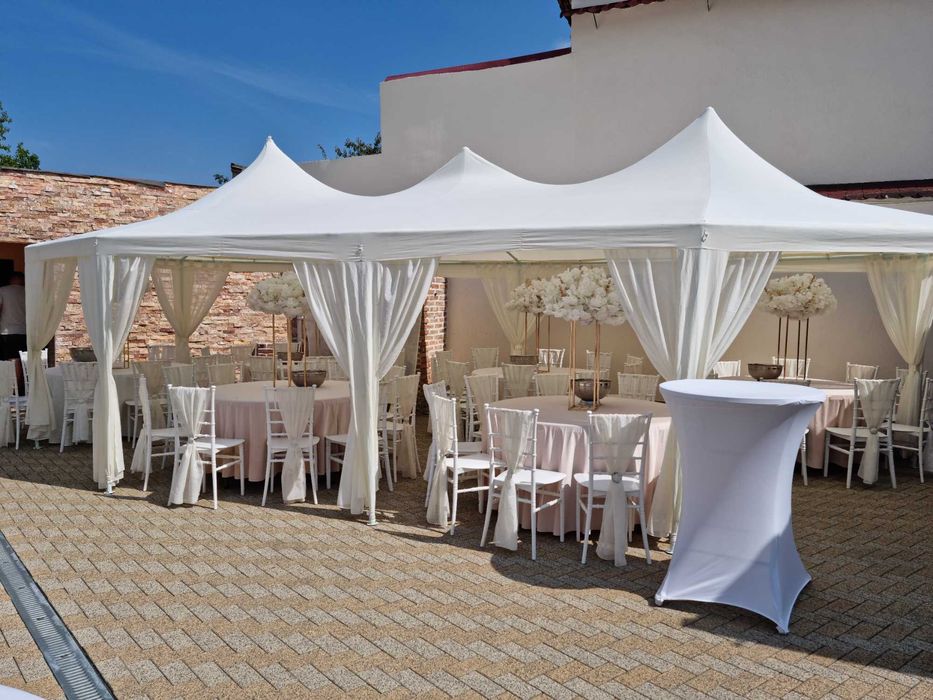 Aranjamente florale cort de inchiriat Inchiriez cort mese scaune flori