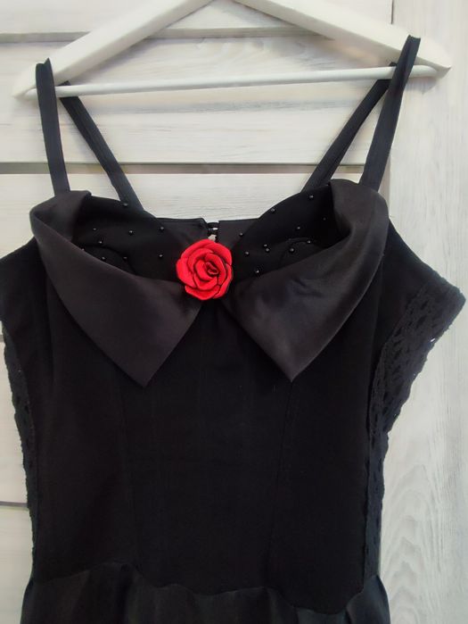 Vând rochii de ocazie aproape noi