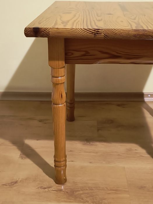 Детски комплект от естествено дърво (чам) - масичка и столче - 38 евро