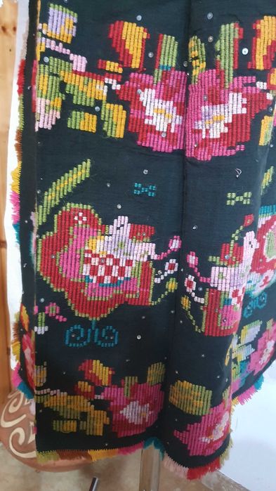 Costum popular (ie/camasa cu poale, sort/zadie/catrinta/boscea)