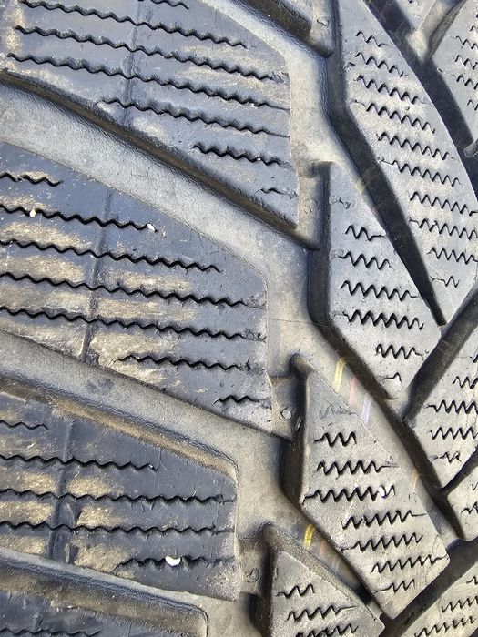 Комплект 4 броя зимни гуми Dunlop 265/60/18