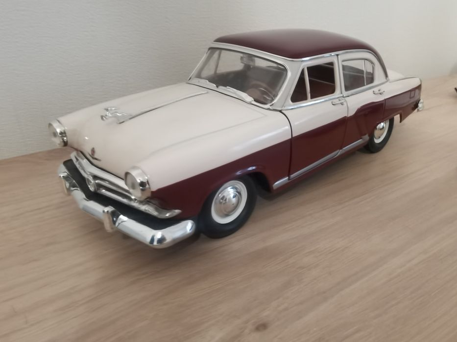Модель автомобиля Газ 21 Волга. Газ 12 ЗимМасштаб 1:24