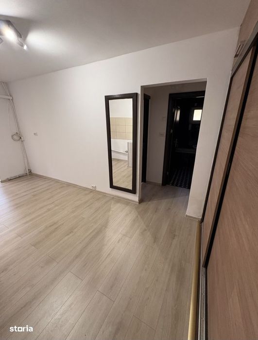 2 camere decomandate,1 Mai, centrală proprie,AC,liber, parchet,gresie