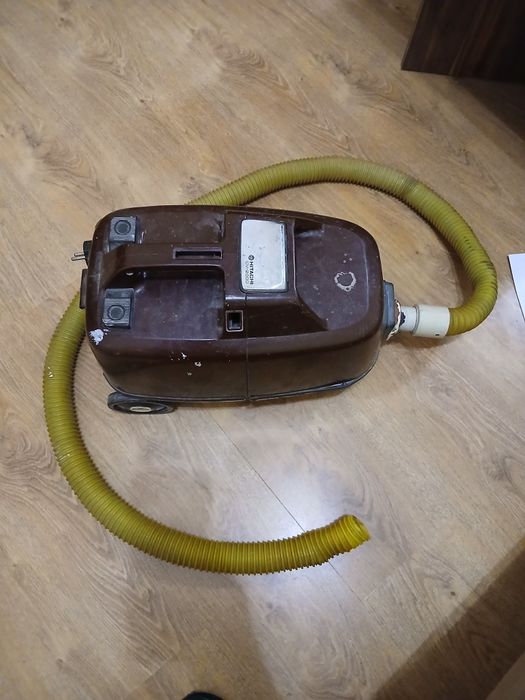 Продавам прахосмукачка Hitachi
