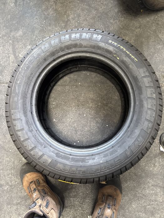 215/65/16C Michelin 106/104 T noii
