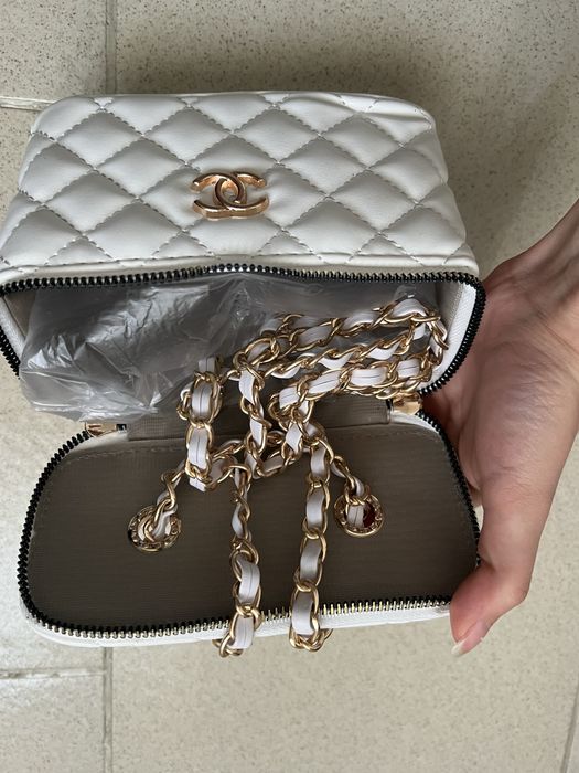 Дамска бяла чанта