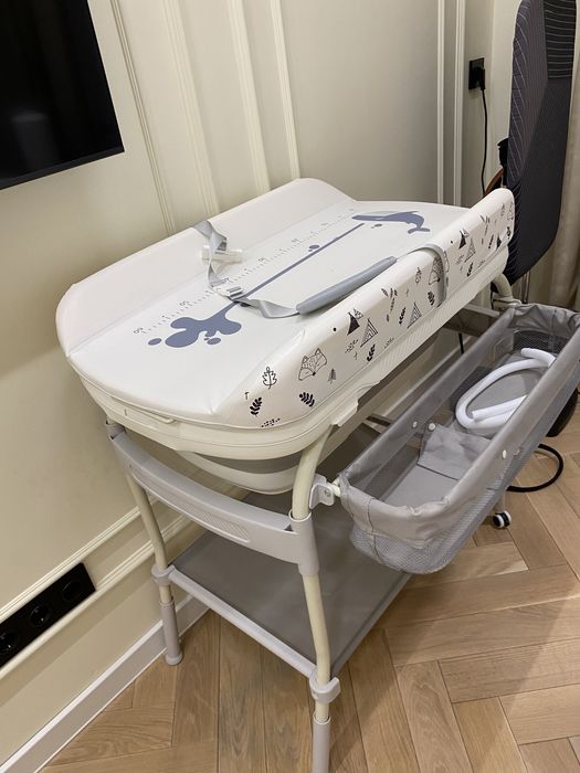 Детская кровать и ванночка