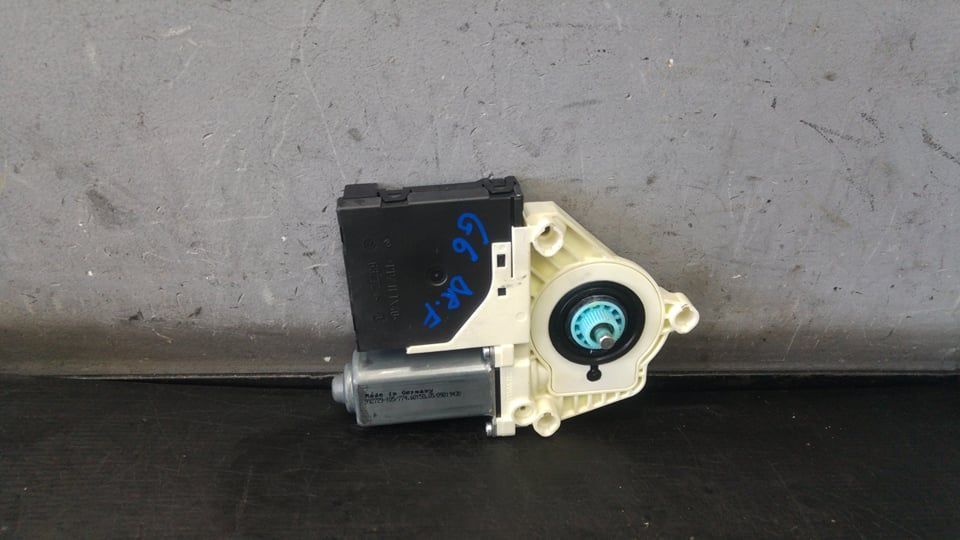 Motoras macara dreapta fata vw golf 6 5k1 992729105 0536009302 1k0959702af 1k0959792q