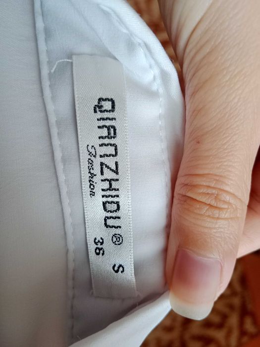 Продам школьную блузку бу