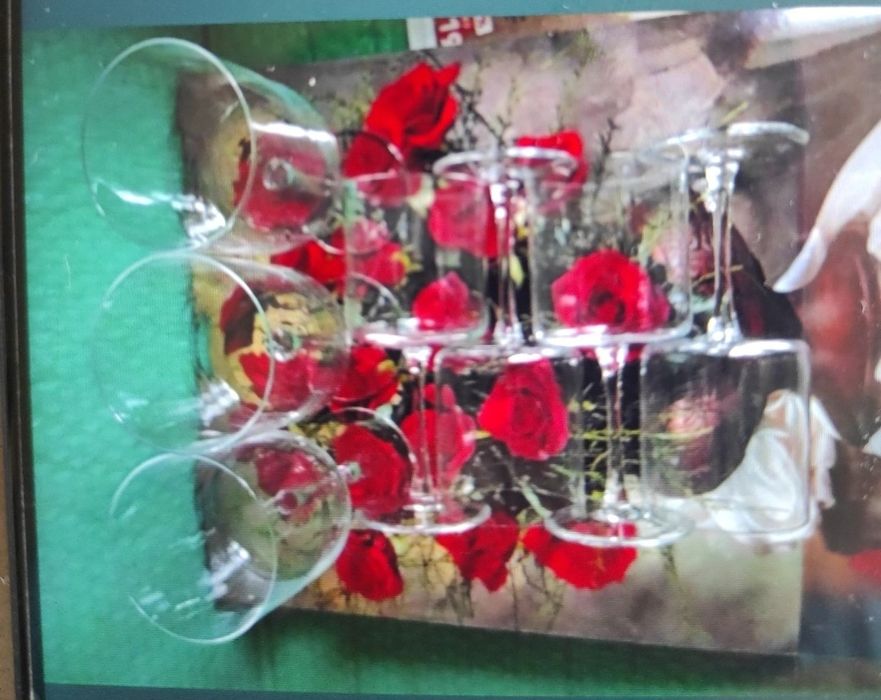 Set pahare cu picior 6 + 1 rezervă, este nou în cutie.